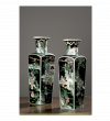 Zoom média réf. 107 (1/1): Chine, règne de Kangxi (1662-1722). Paire de vases famille verte sur fond noir. 7000€