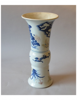 VASE GU, PORCELAINE, CHINE, PERIODE KANGXI (1662-1722), 7000€