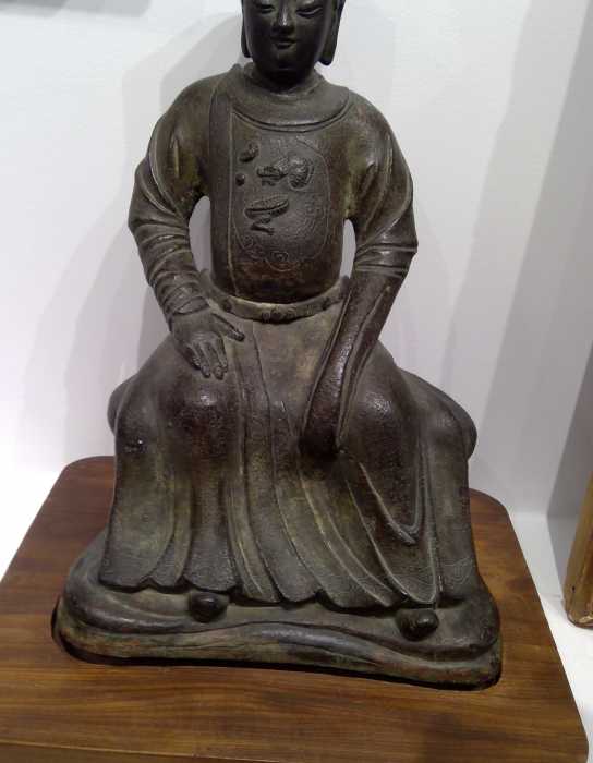 CHINE, DYNASTIE MING, STATUETTE EN FONTE DE FER,  4800€